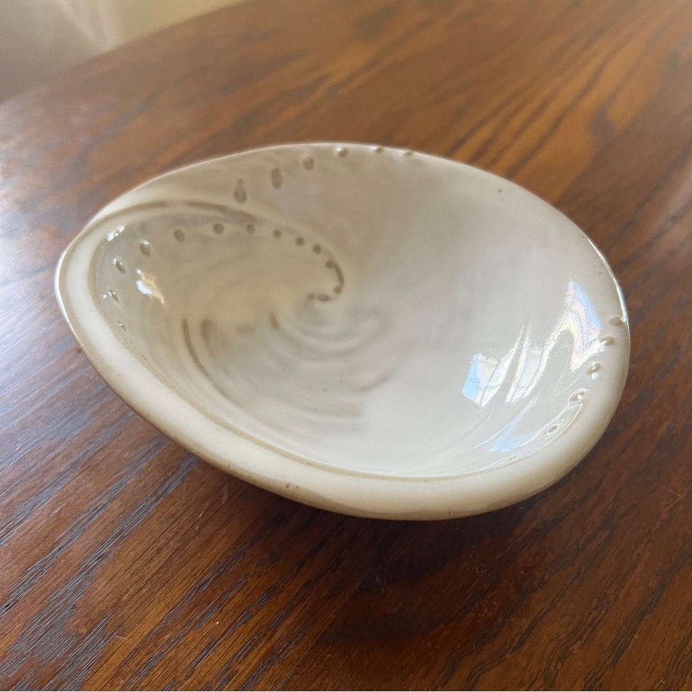 NEWđStoneware Shell Bowl đ - Picture 4 of 5